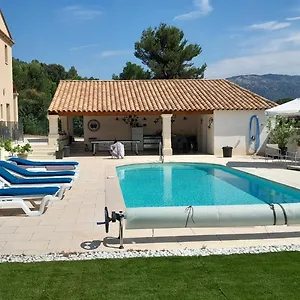 https://lecrin-du-ventoux.fr-provencehotel.com